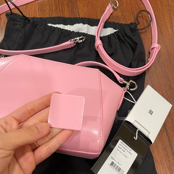 Givenchy Extra Small Antigona Leather Satchel
Pink - Picture 3 of 10